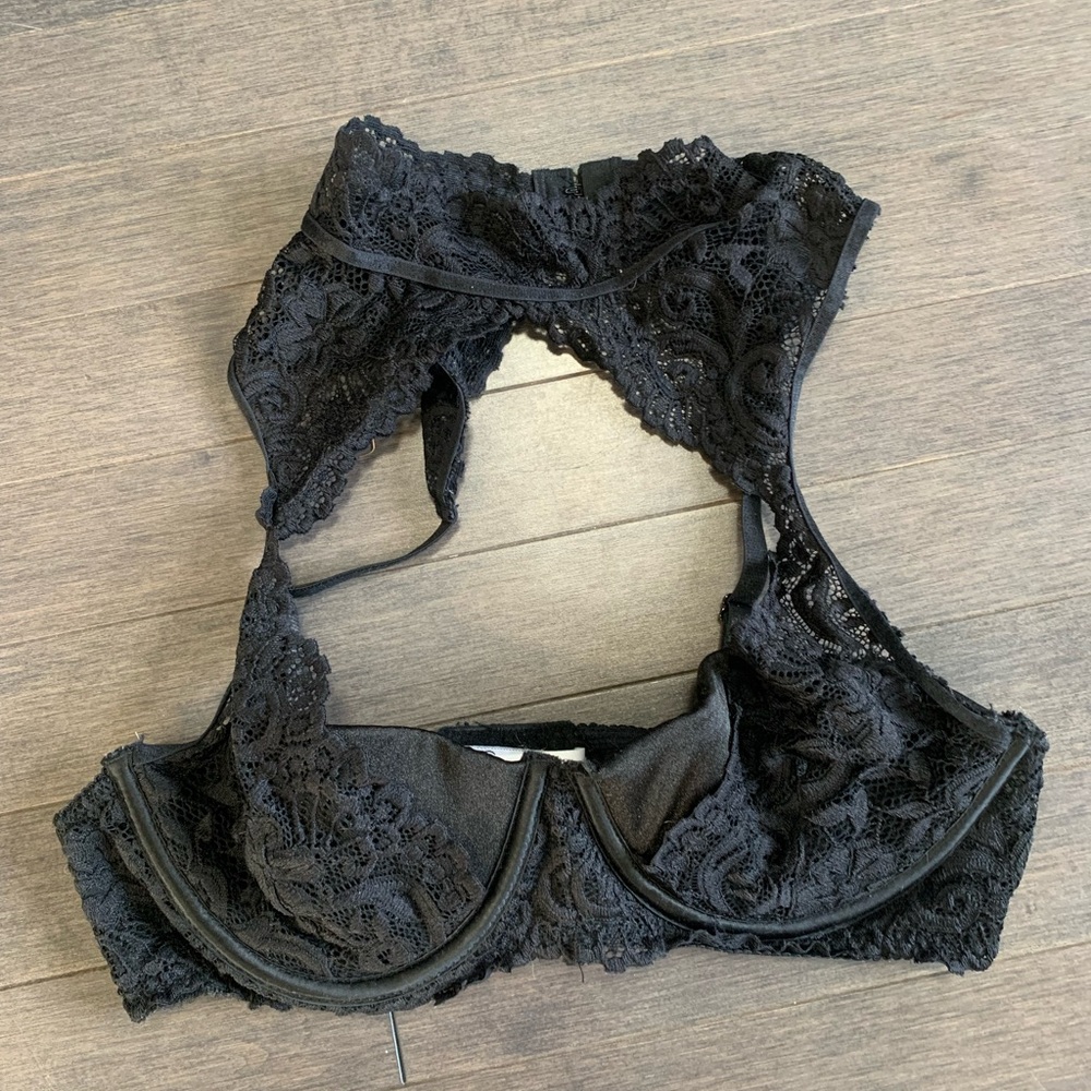 Oh la la Cheri Black Lace Choker Neckline Bra Women’s M